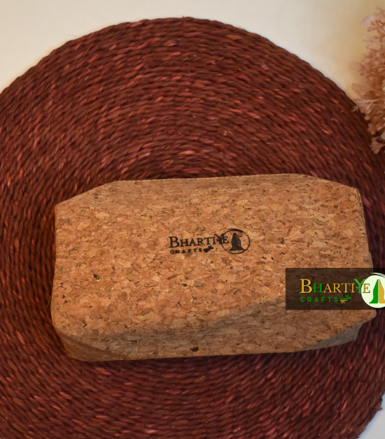 cork pouch bag | eco-friendly travel kit | sustainable toiletry & makeup bag