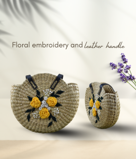 Straw tote bag with floral embroidery ang leather handle