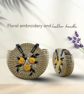 Straw tote bag with floral embroidery ang leather handle
