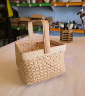 Bamboo square basket with handle
